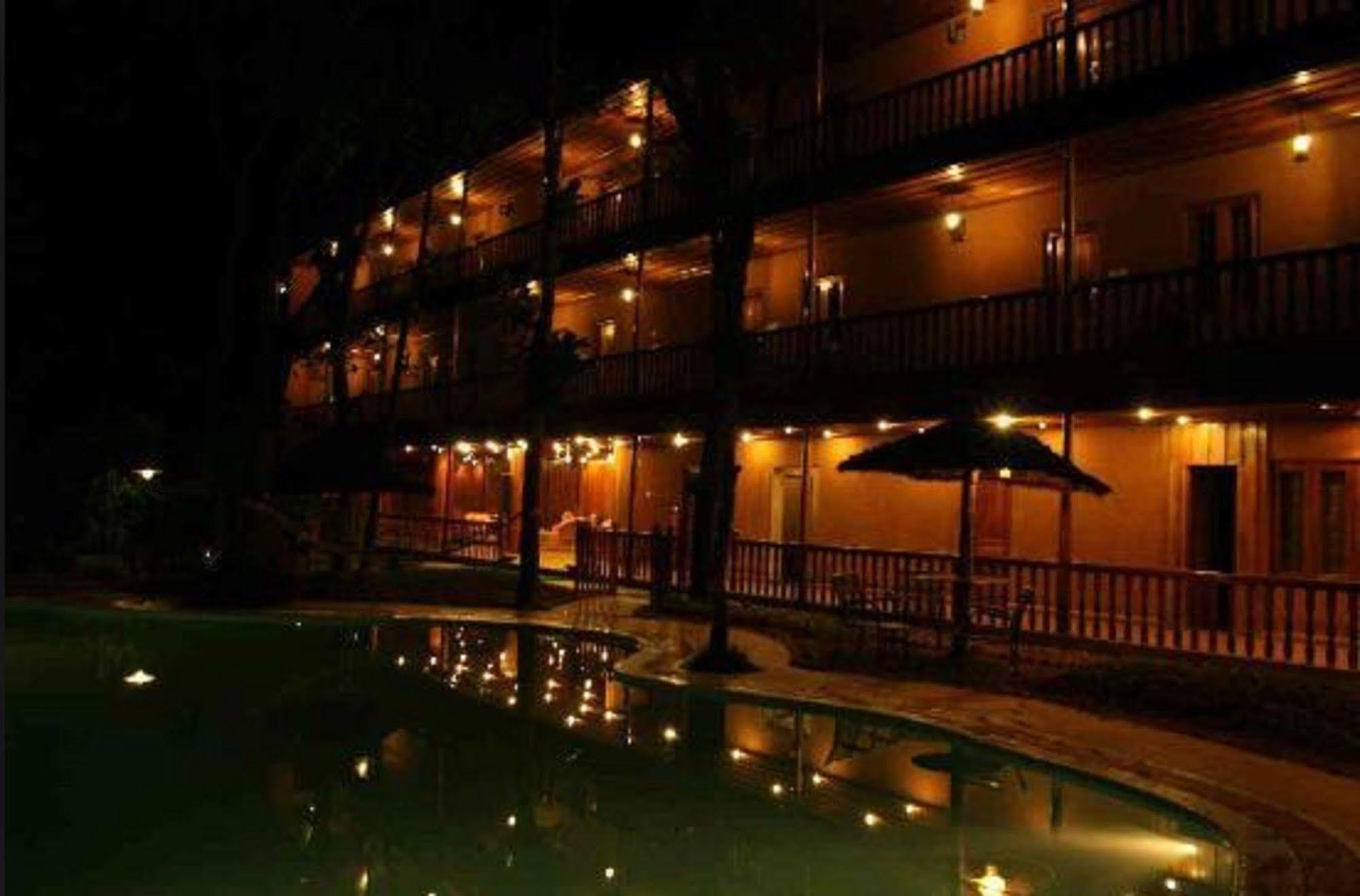 Hotel Woods N Spice - Thekkady Kumily Esterno foto